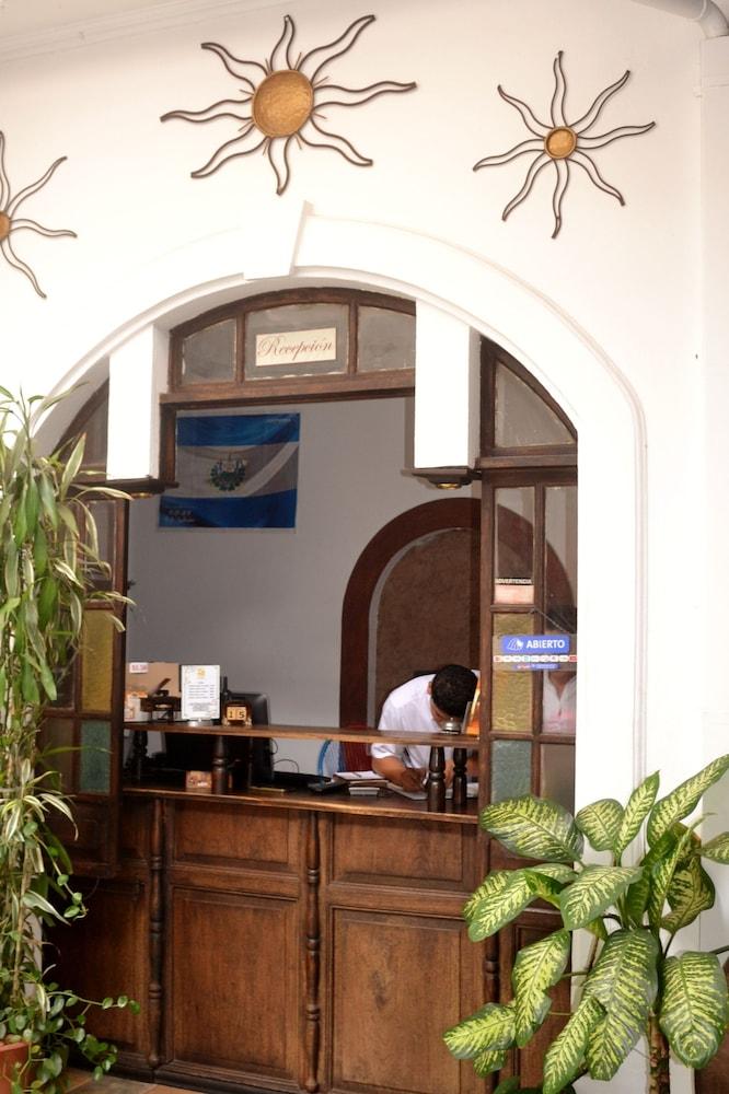 Villa Florencia Centro Hotel — 7