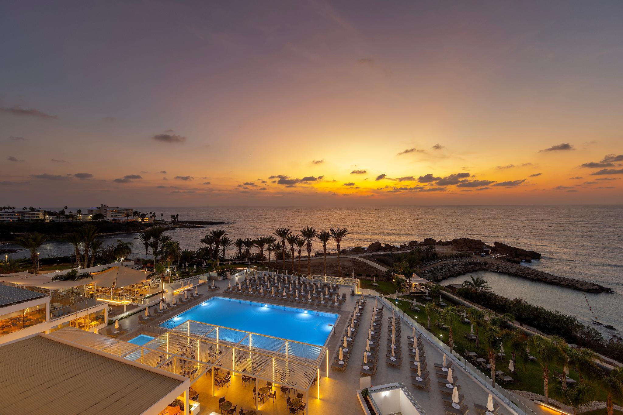 Queen's Bay Hotel