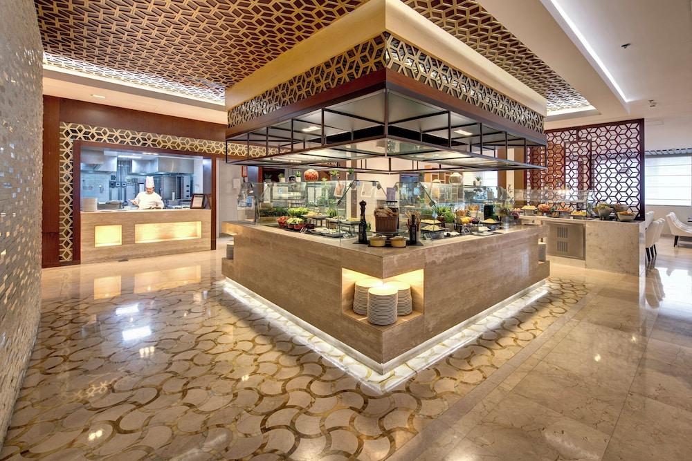 Two Seasons Hotel & Apartments Dubai — 10