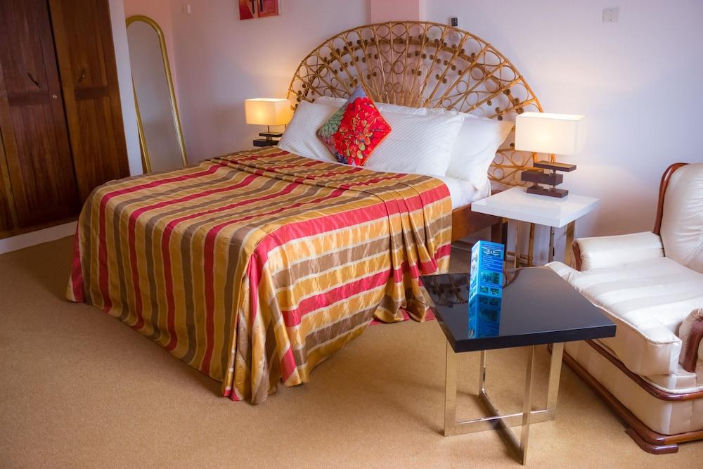 HOTEL AZUR — 6