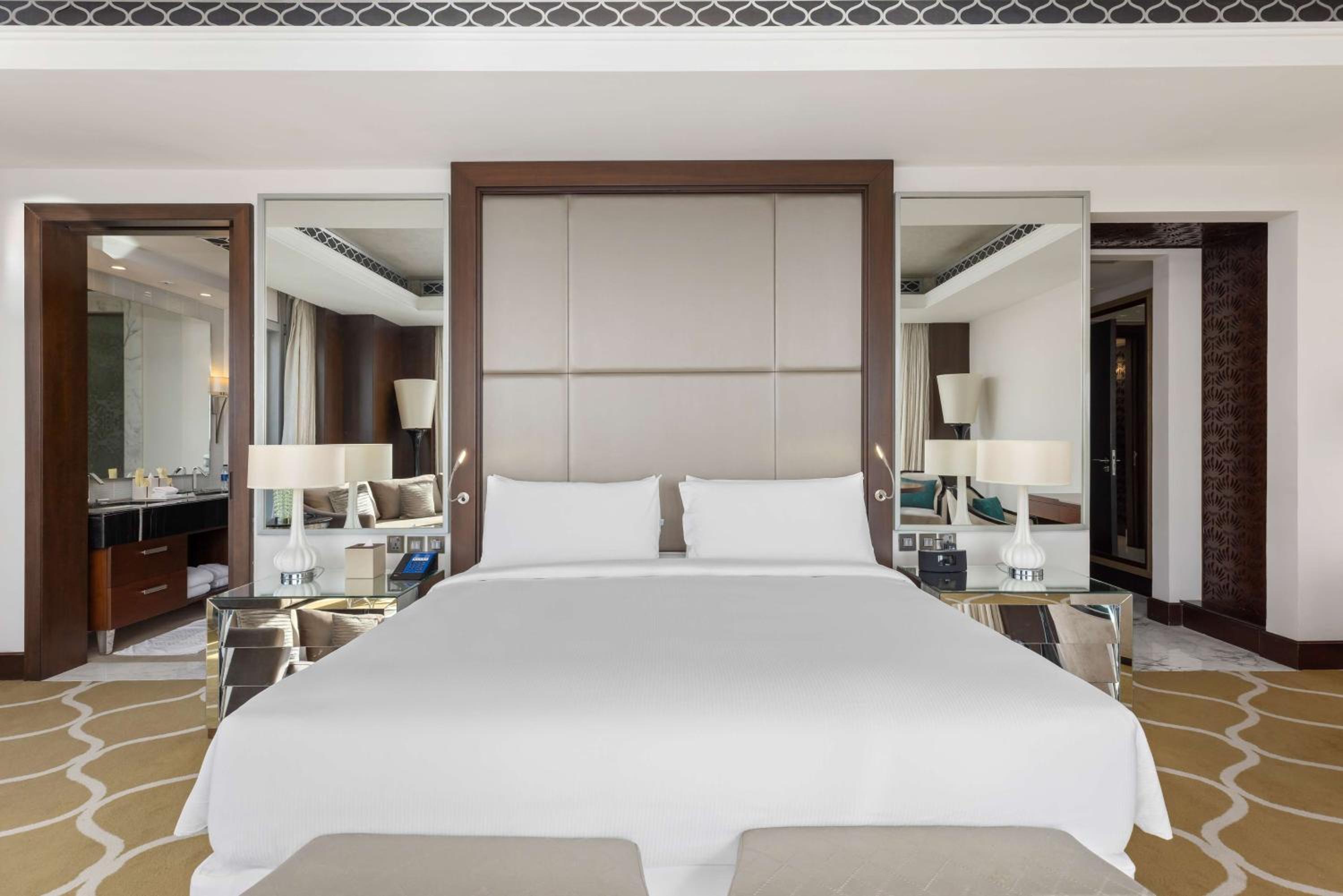 Hilton Dubai Al Habtoor City — 9