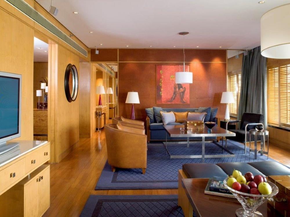 TAJ LANDS END — 9