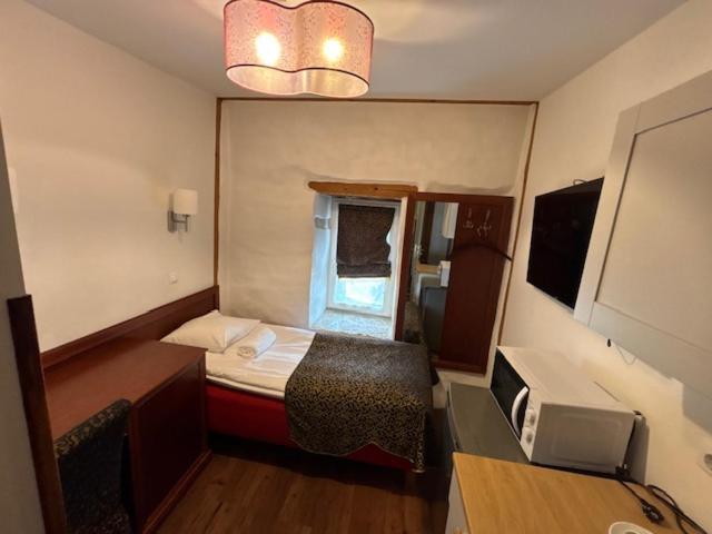 GOTTHARD HOTEL 916565 — 6