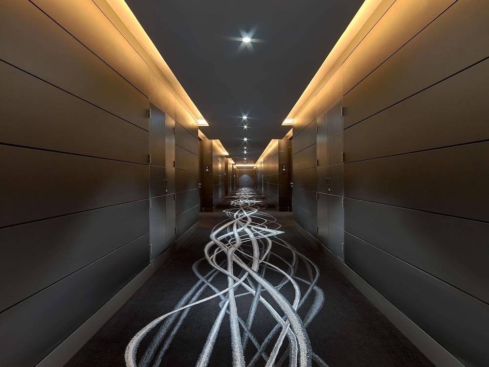 V Hotel Dubai Curio Collection By Hilton — 3