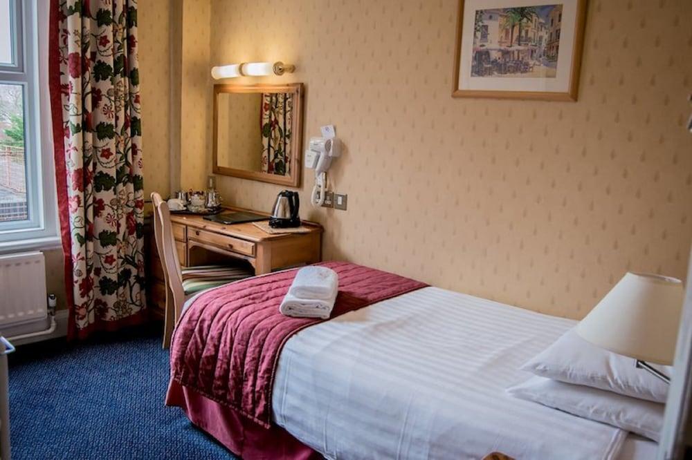 Elstead Hotel — 10