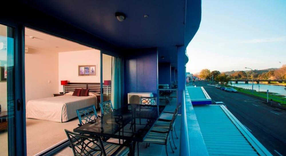 EMERALD HOTEL & CONFERENCE CENTRE 104671 — 7