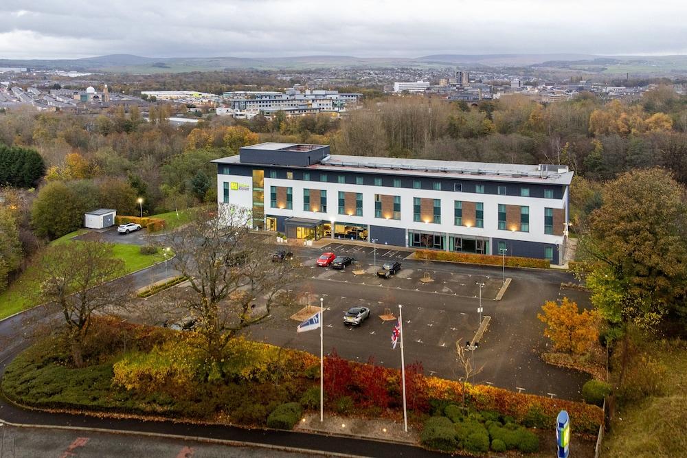 Holiday Inn Express Burnley — 3