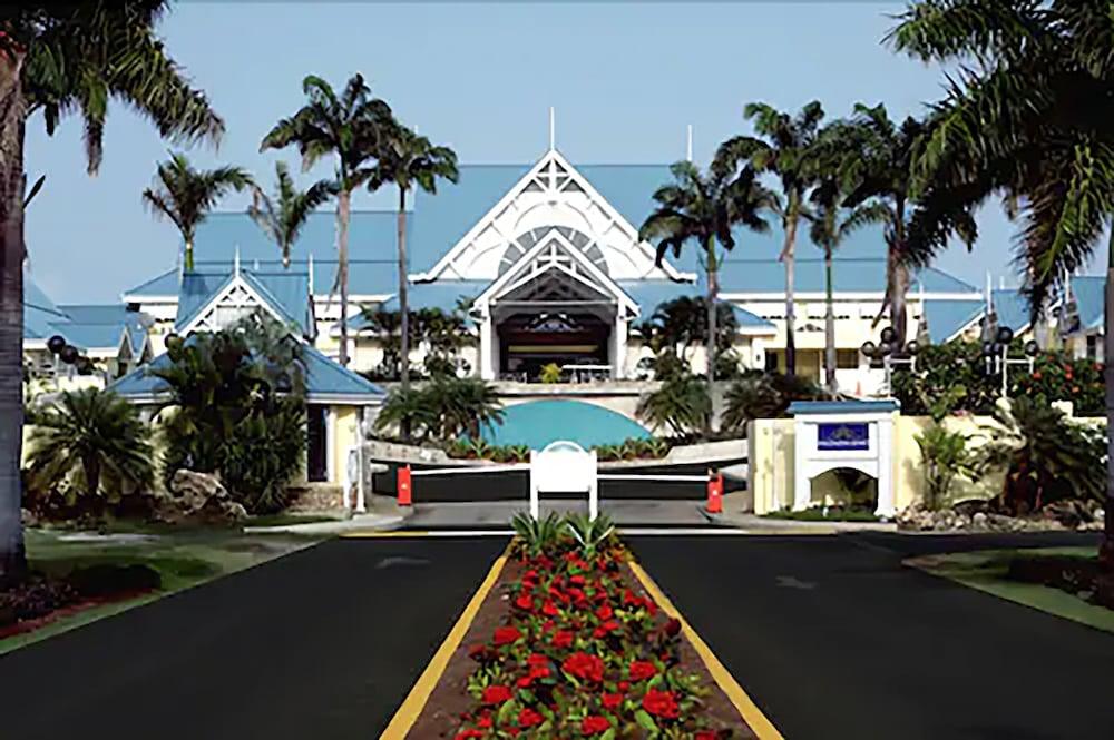 Magdalena Grand Beach Resort