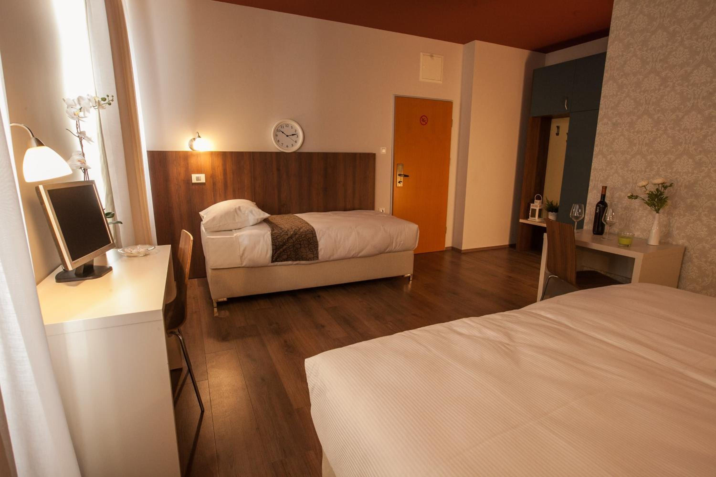 Hotel Center 1105298 — 7