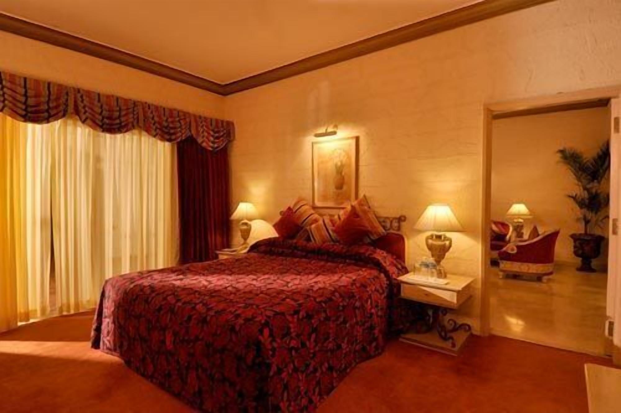 GOLDEN PALMS SPA — 7