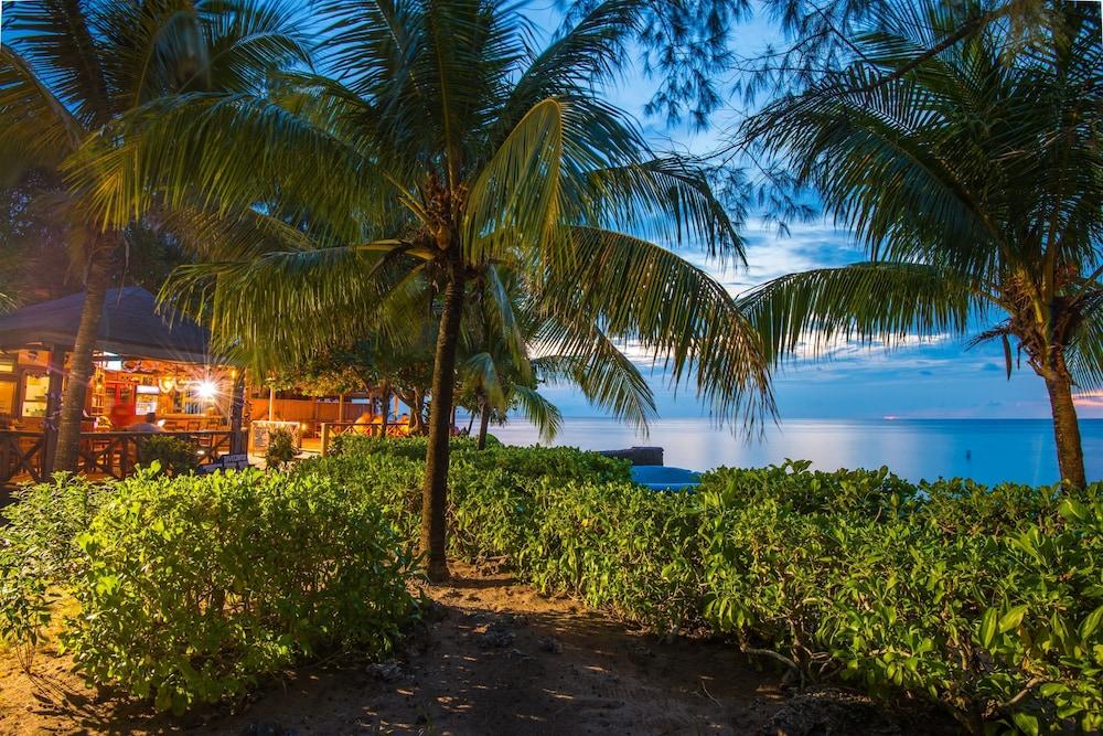 Las Rocas Resort And Dive Center — 8