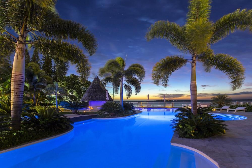 Chateau Royal Beach Resort and Spa — 7