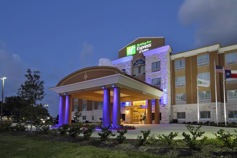 Holiday Inn Express and Suites Houston East Baytown