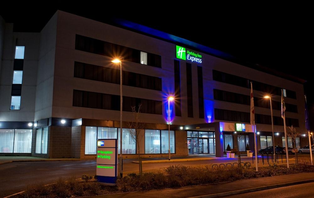 HOLIDAY INN EXPRESS ROTHERHAM - NORTH — 2