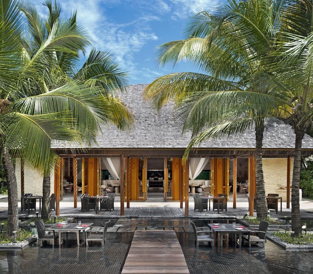 W Maldives 75654 — 2