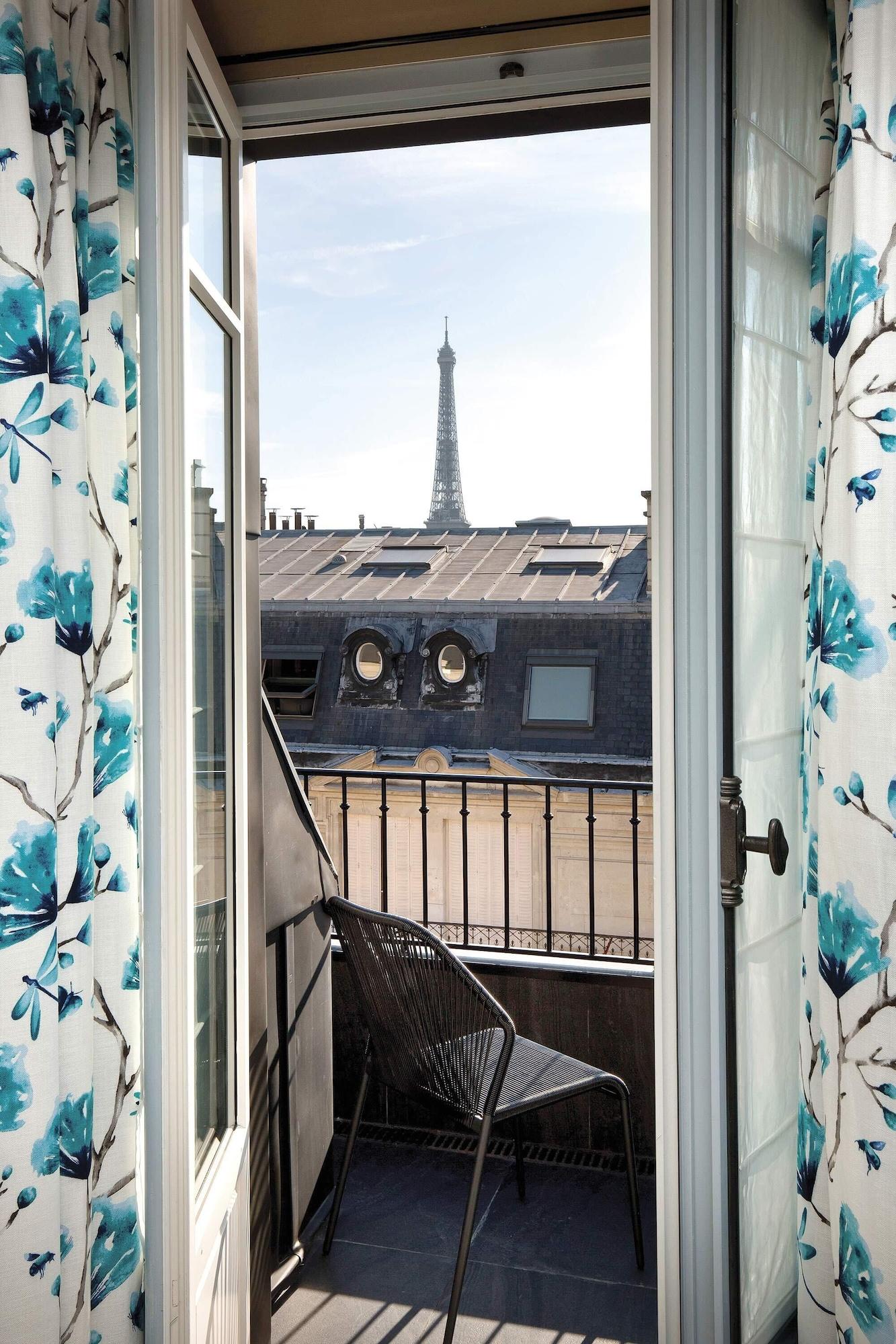 Le Demeure Montaigne 7184 — 2