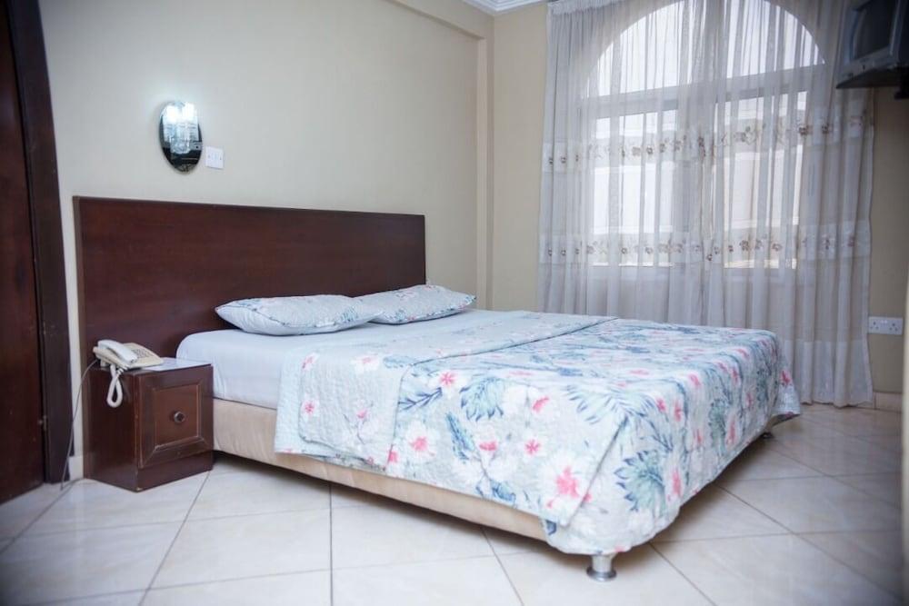 Wadoma Royale Hotel 1219498 — 2