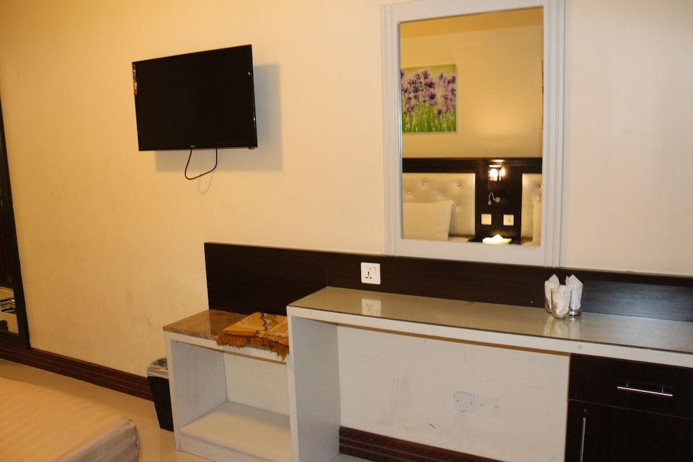 Mariana Hotel — 6