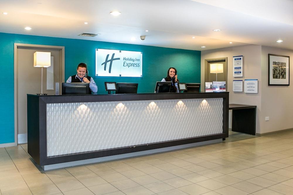 Holiday Inn Express Manchester Airport — 6