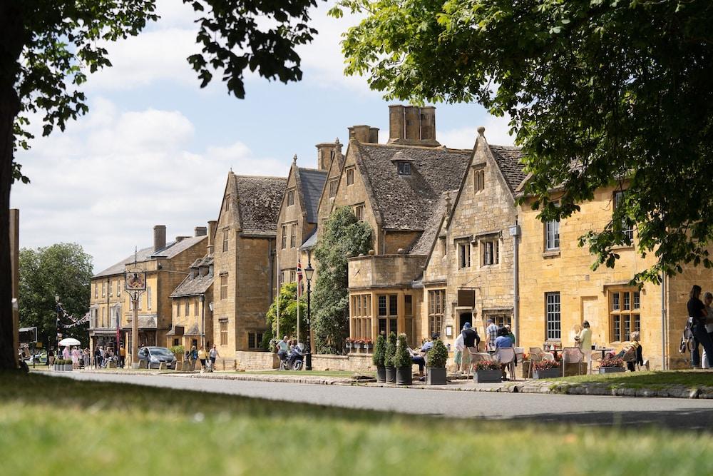 THE LYGON ARMS — 5