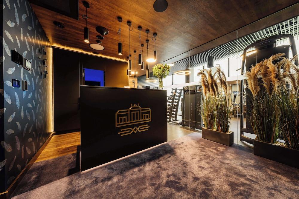 RADISSON BLU CARLTON — 9