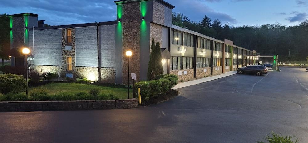 Wingate by Wyndham Lake George — 5