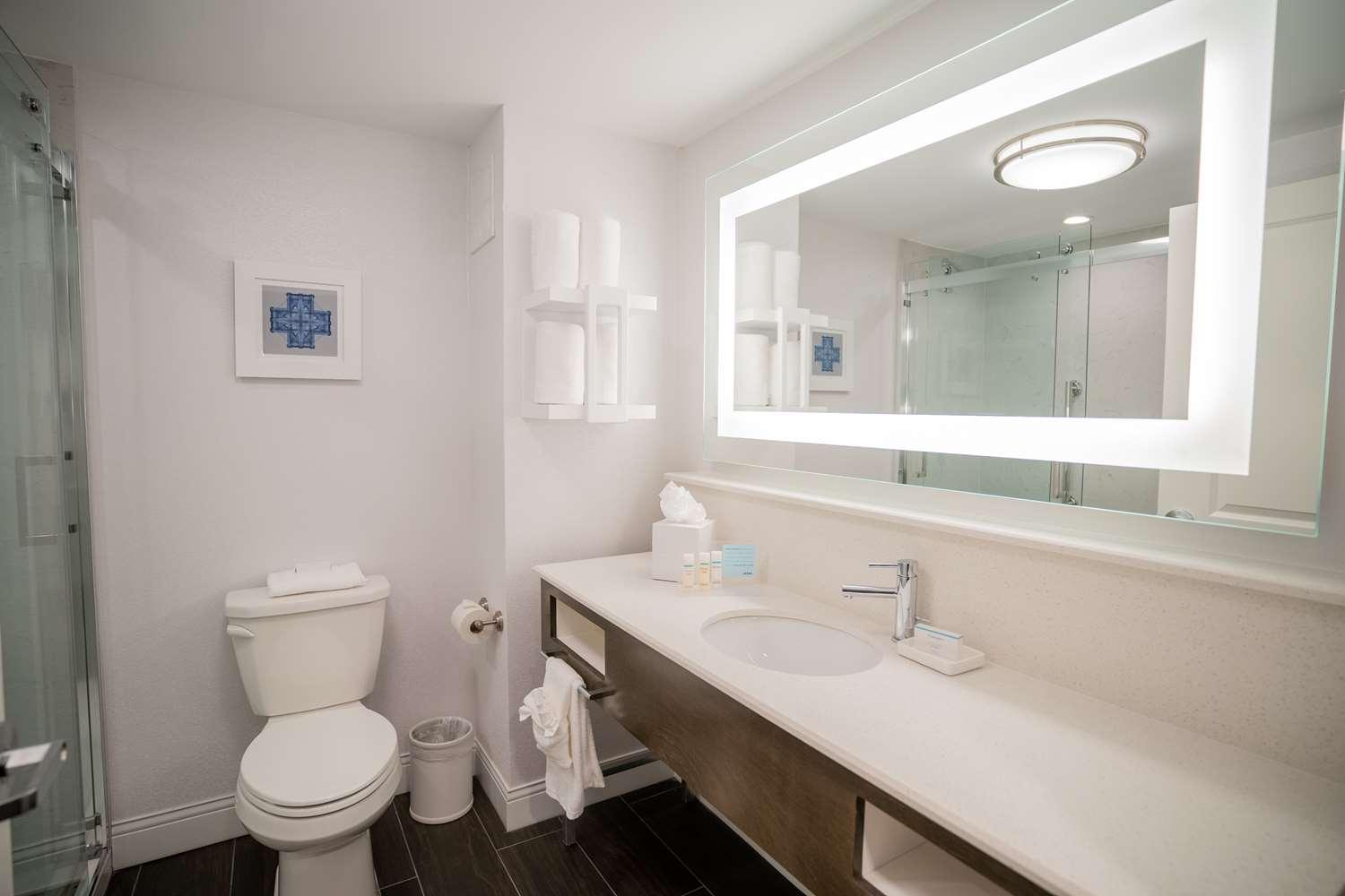 Hampton Inn Suites Fairfield — 3
