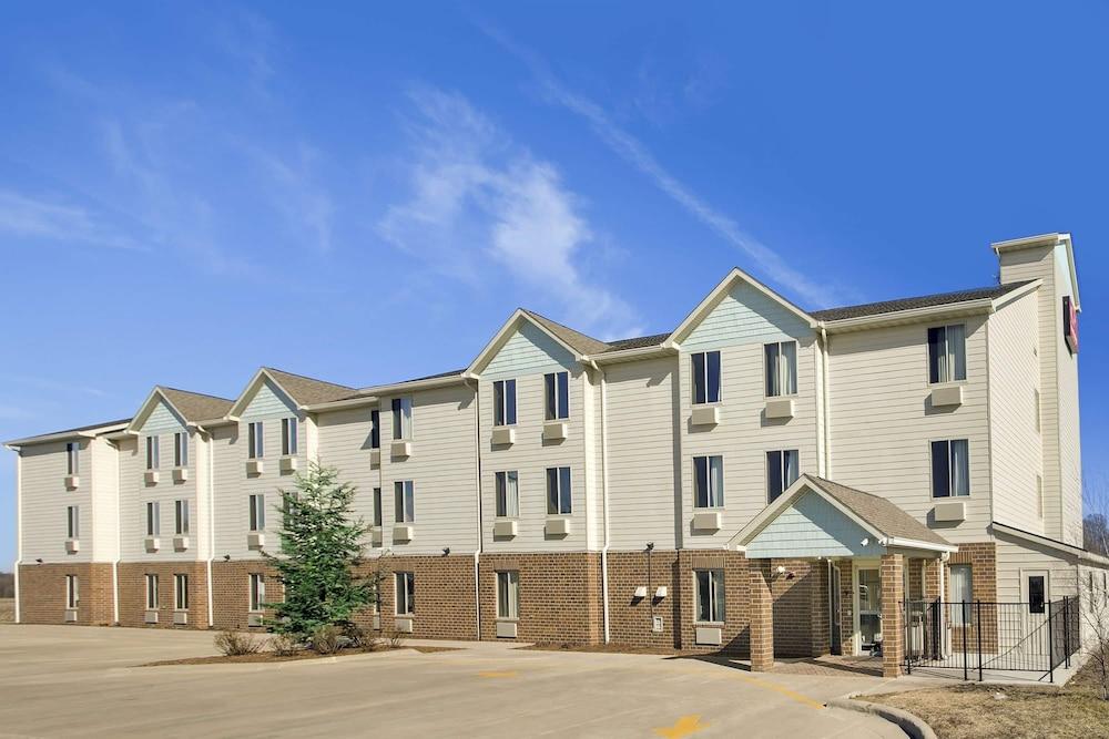 Baymont By Wyndham Jacksonville — 6