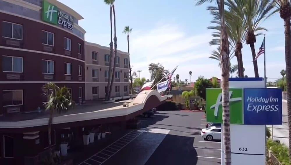 HOLIDAY INN EXPRESS SAN DIEGO SOUTH - CHULA VISTA — 5