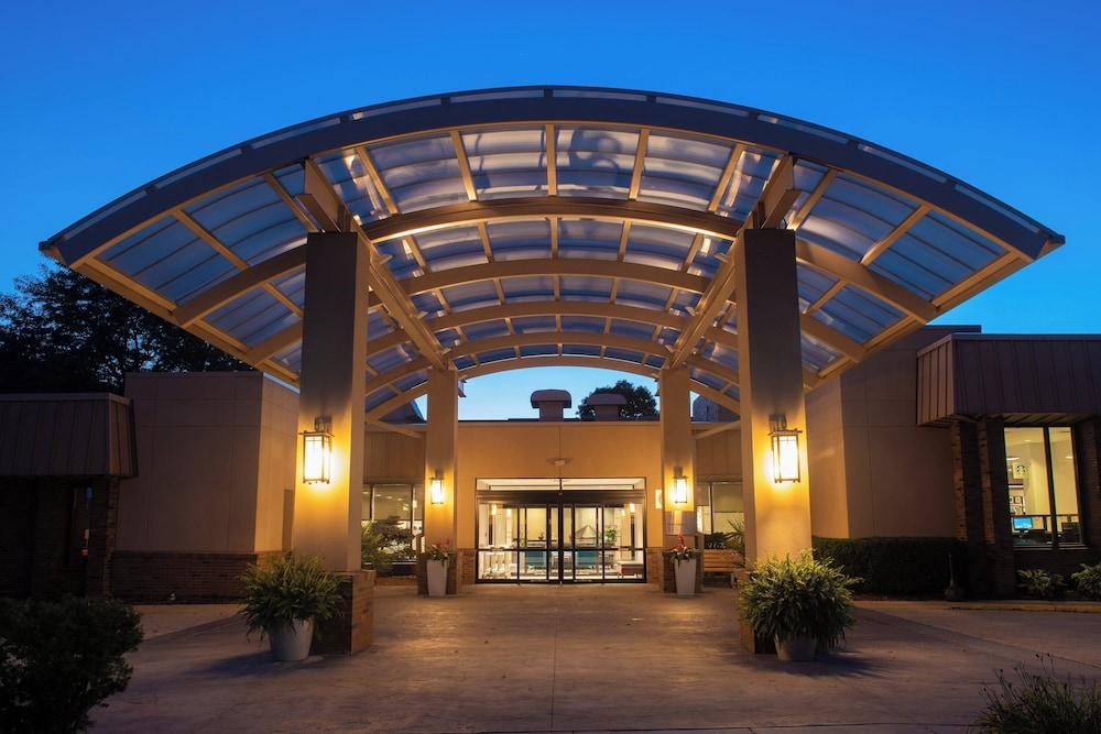 SHERATON MILWAUKEE BROOKFIELD HOTEL — 2