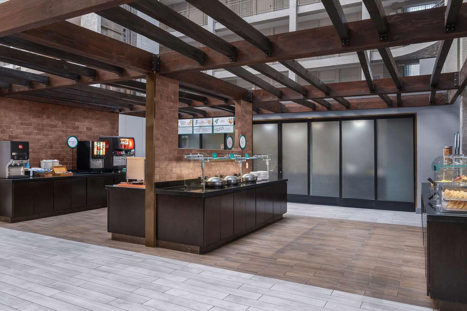 Embassy Suites by Hilton El Paso — 7