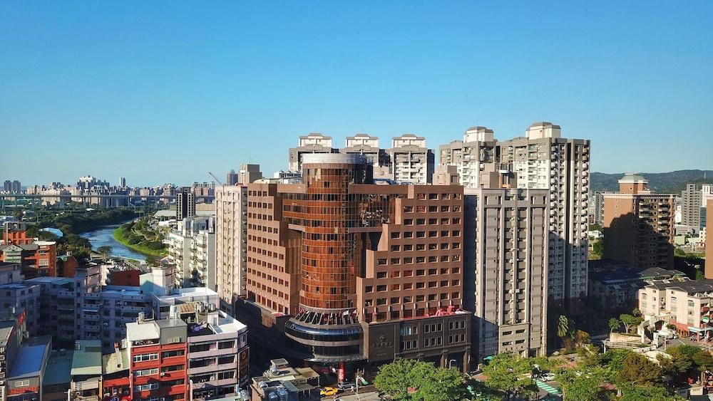 Monarch Plaza Hotel 1111698 — 3