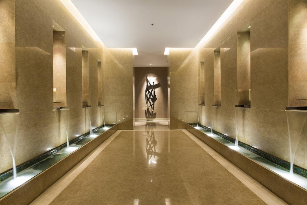 Four Seasons Hotel Riyadh at Kingdom Centre 22174 — 8