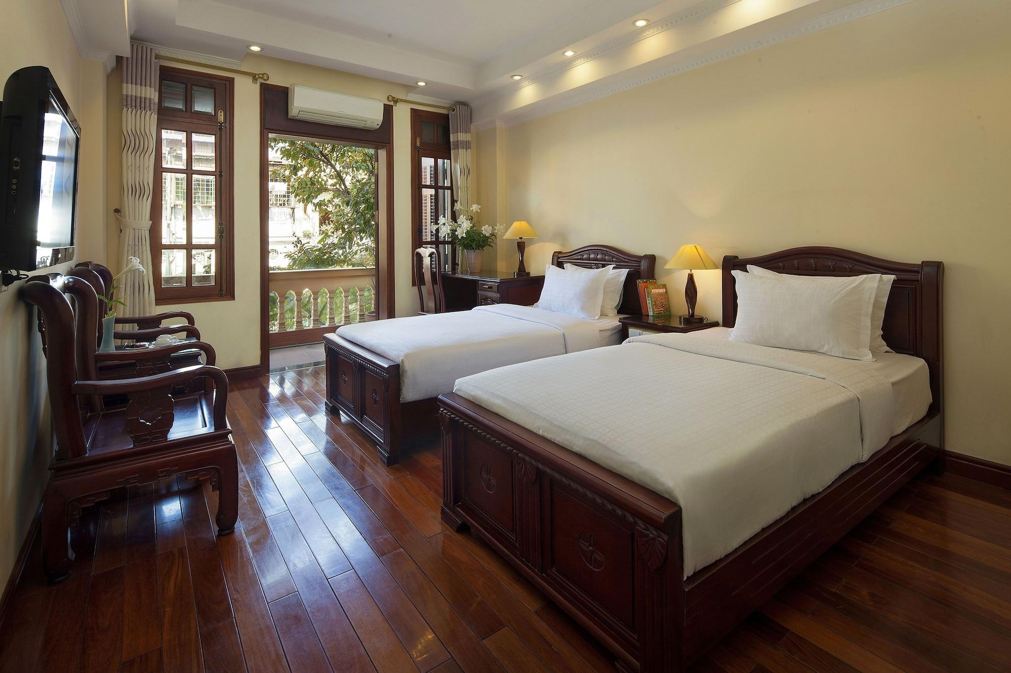 LUCKY 3 HOTEL — 9