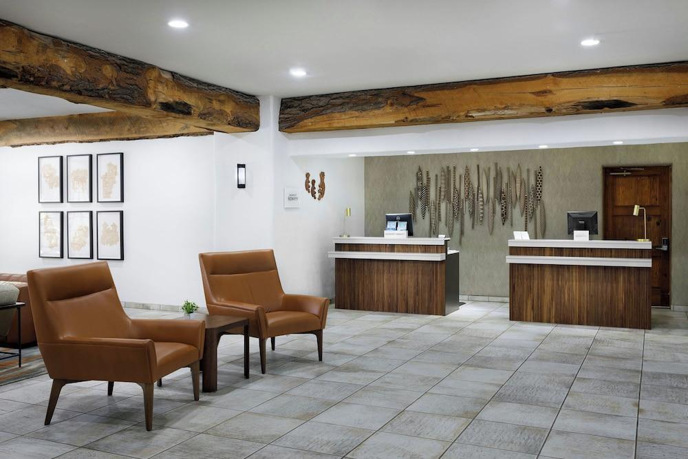 Courtyard by Marriott Albuquerque — 5