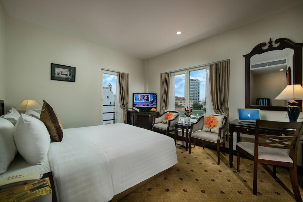 Zephyr Suites Boutique Hotel — 7