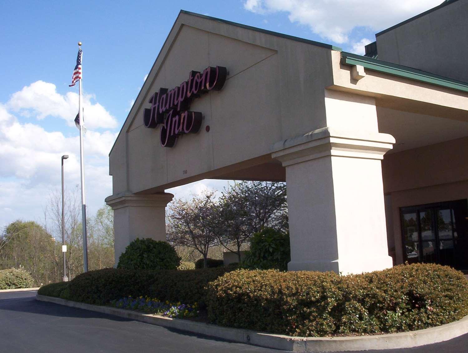 Hampton Inn Dyersburg — 6
