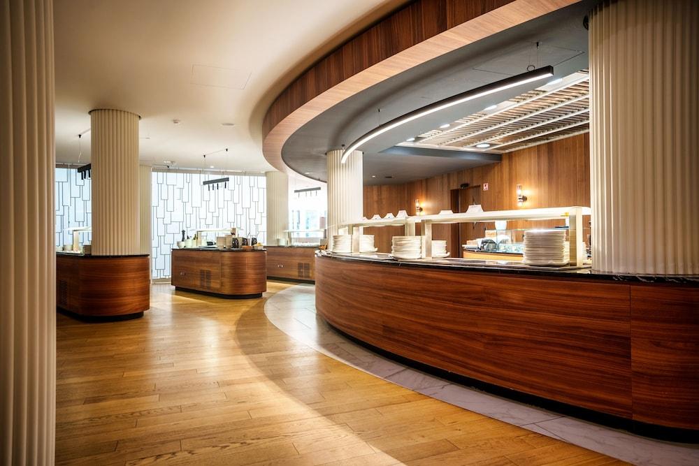 HABAKUK HOTEL 940385 — 10