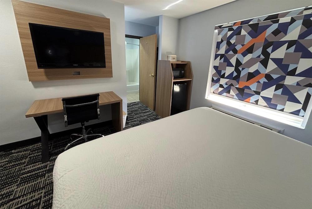 Baymont By Wyndham Jacksonville — 2