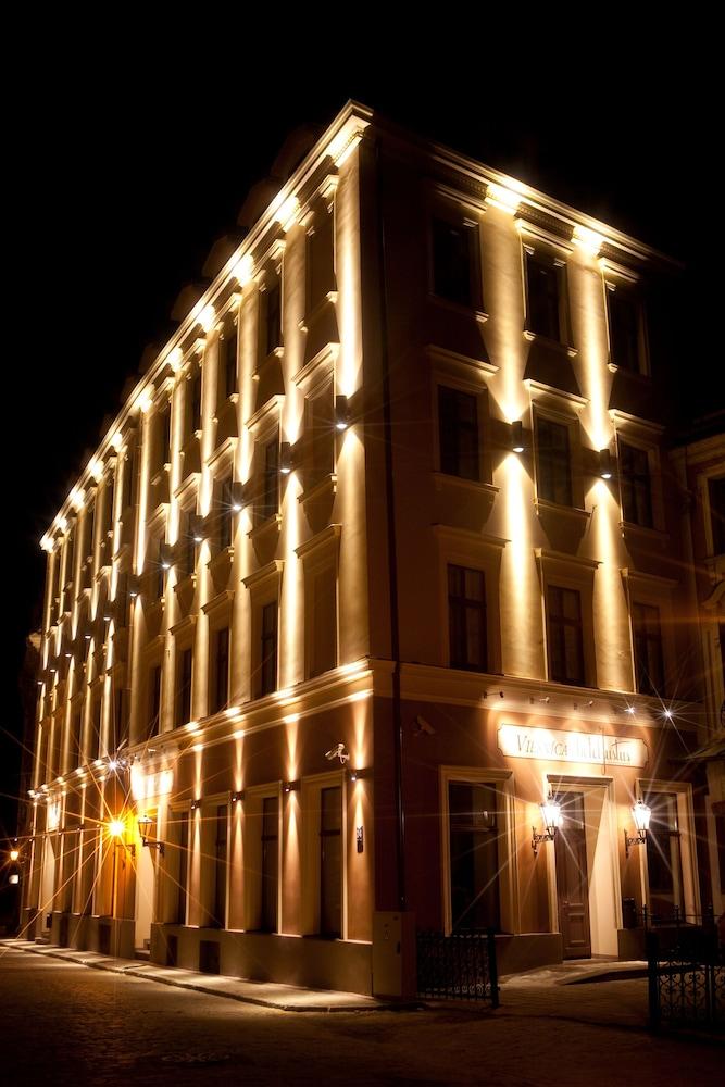 Justus Hotel 1058438 — 2