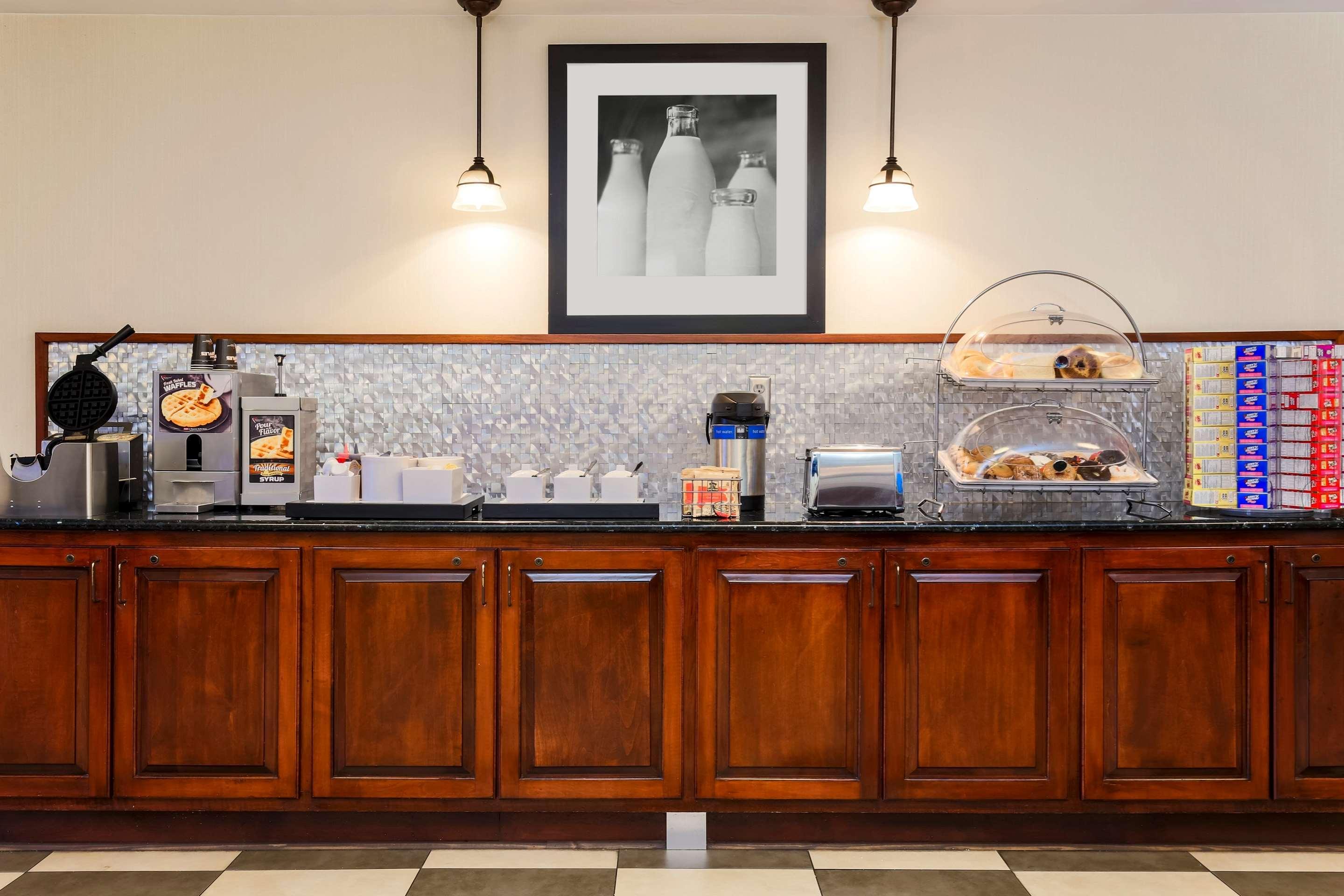 Red Lion Inn & Suites Hattiesburg — 6
