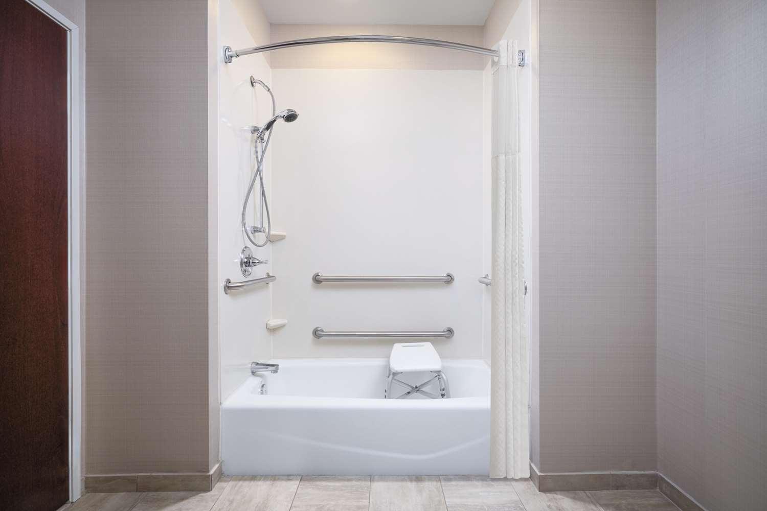 Green Mill Village Hotel & Suites, BW Signature Collection