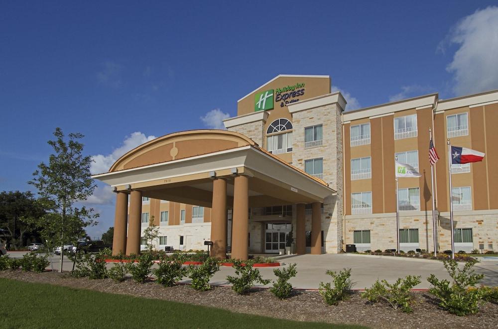 Holiday Inn Express and Suites Houston East Baytown — 2
