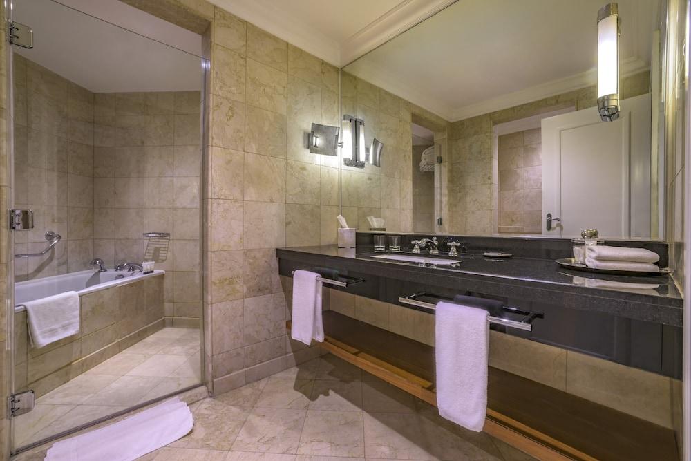 Grand Hyatt 16144 — 9