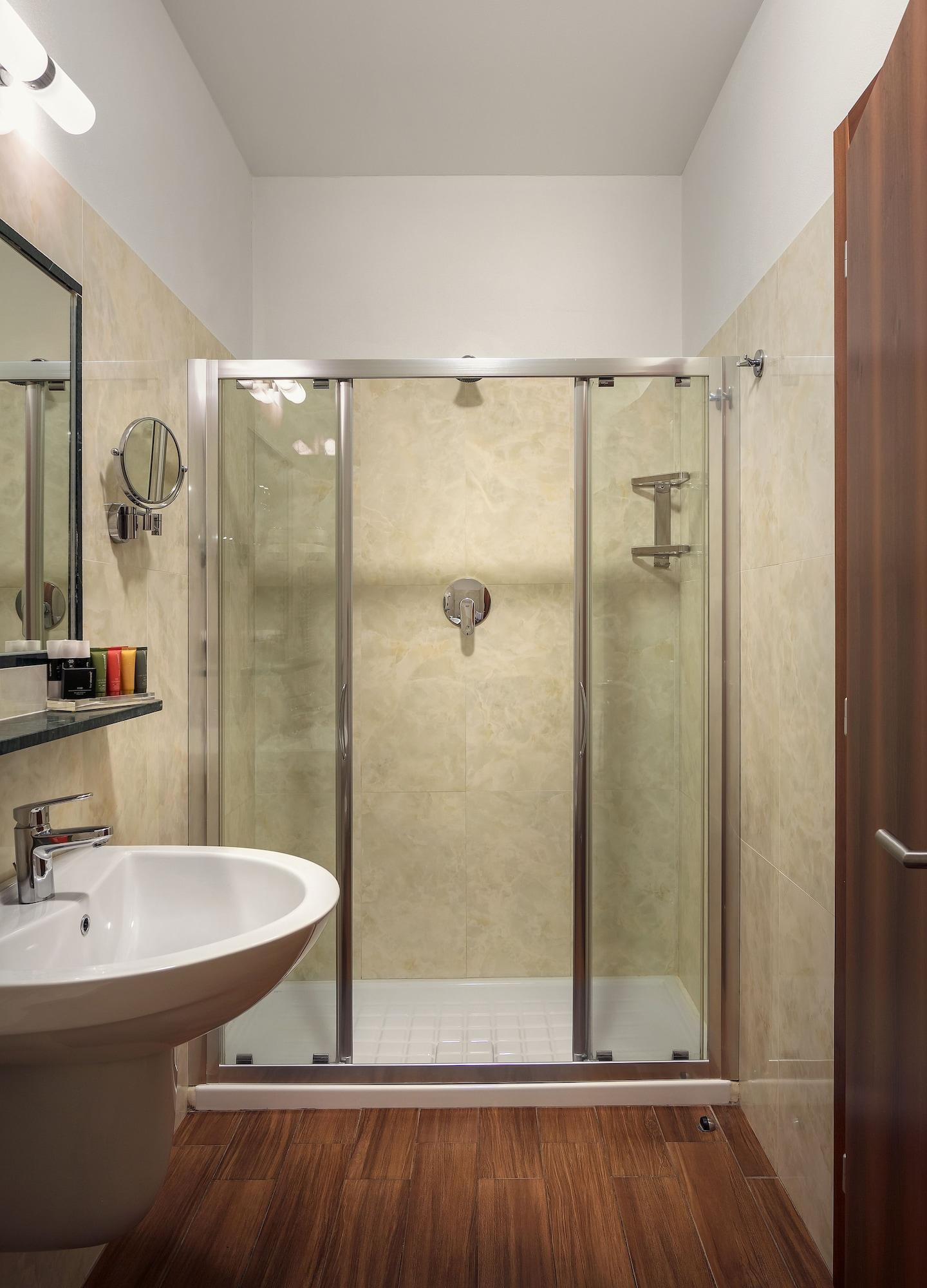 HOTEL GALILEO 110902 — 9