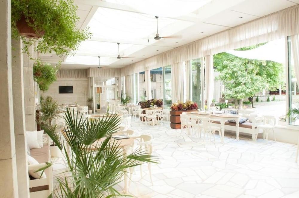 Danube Plaza Hotel 66394 — 2