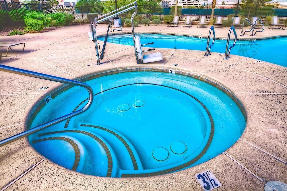 Hampton Inn & Suites Las Vegas-Henderson — 9