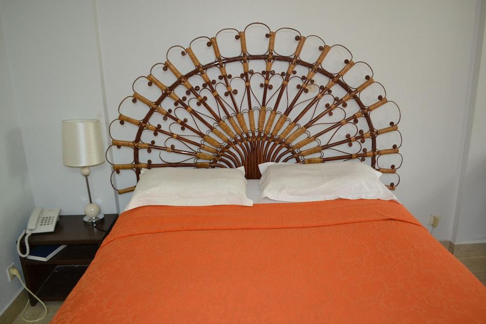 HOTEL AZUR — 5