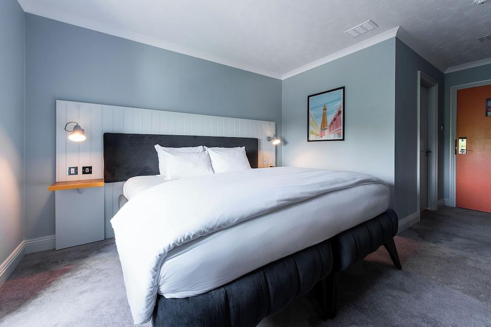 Village Urban Resort Blackpool — 9