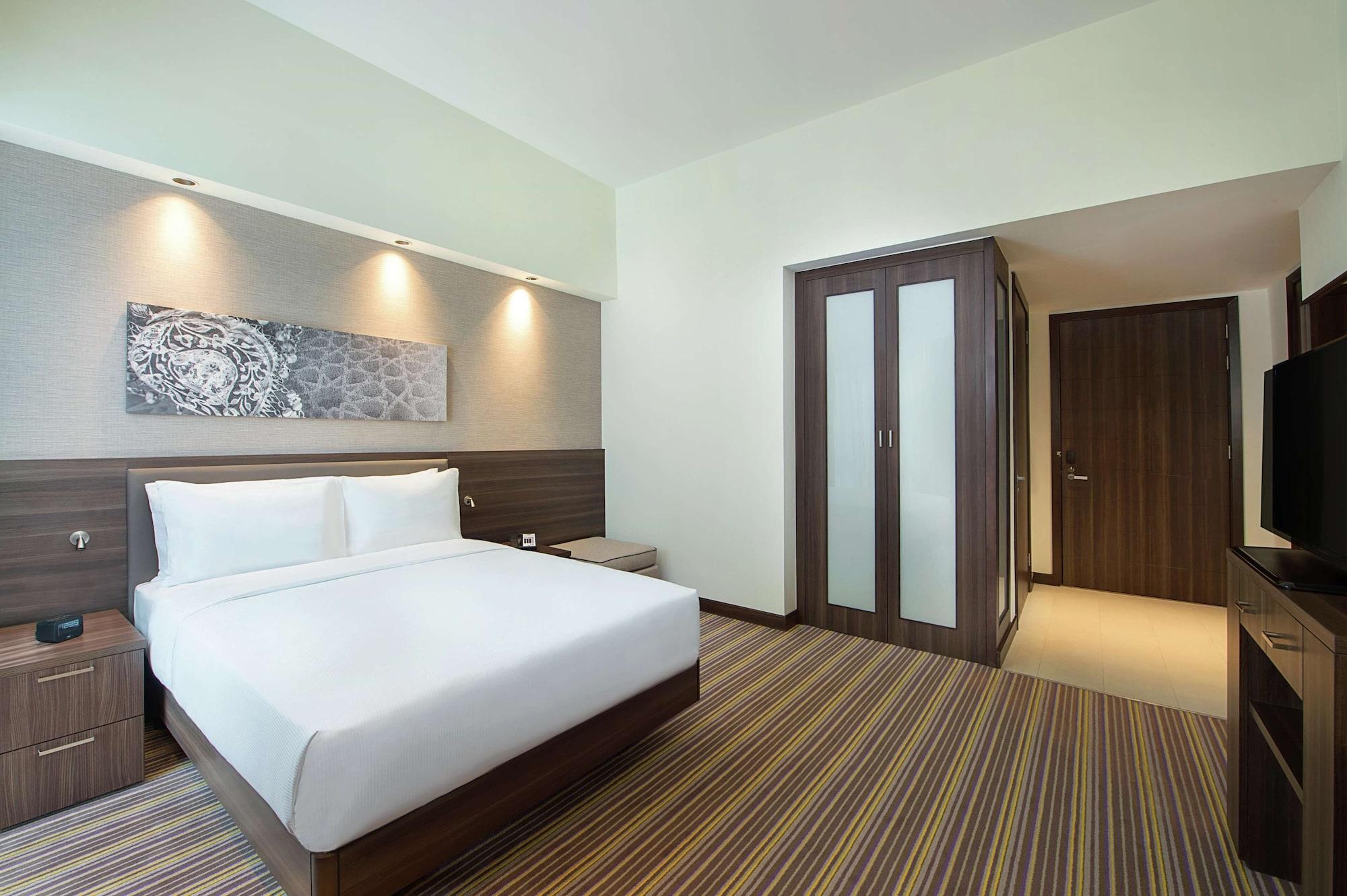 Hampton by Hilton Dubai Airport — 10